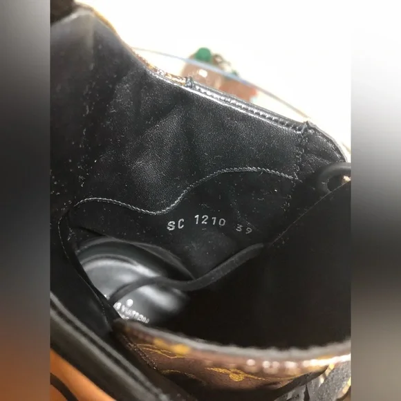 New Authentic Louis Vuitton Desert Boots - Picture 4 of 6